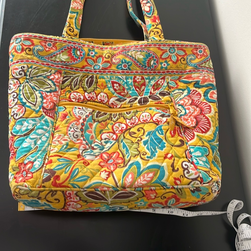 Vera Bradley bag with shoulder straps, 2 zippers